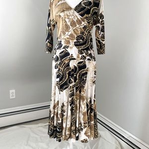 Stunning Mesmerize gold, black design on white knit dress XL- poly knit& spandex